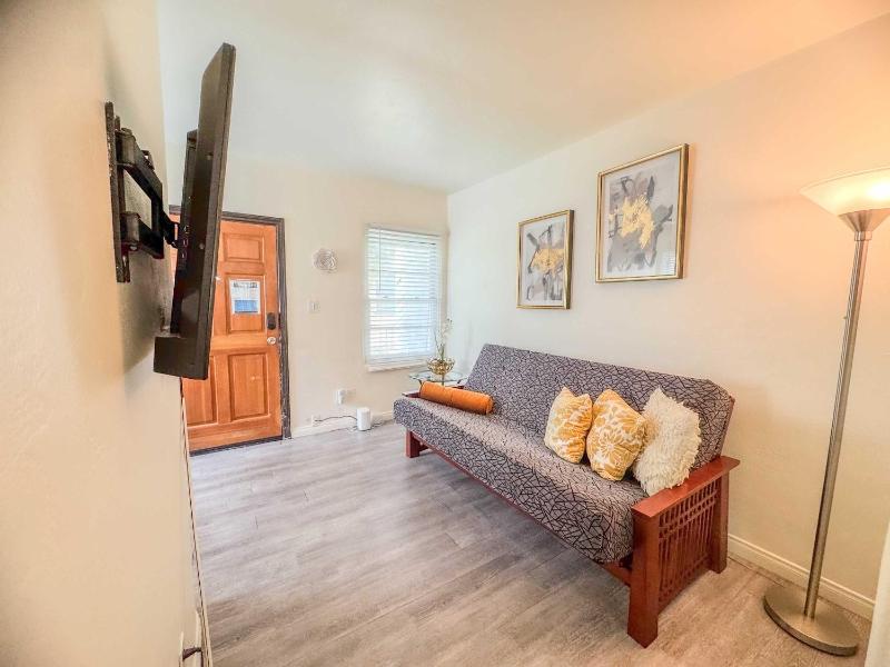 Orange Grove Cottage in Bankers Hill - image 10