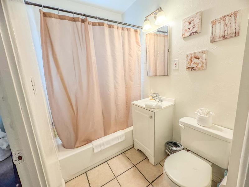 Orange Grove Cottage in Bankers Hill - image 11