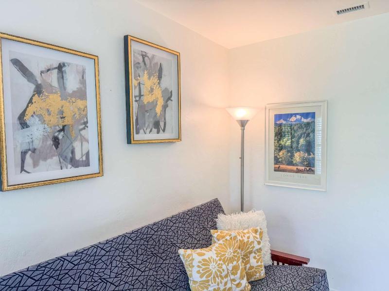 Orange Grove Cottage in Bankers Hill - image 14