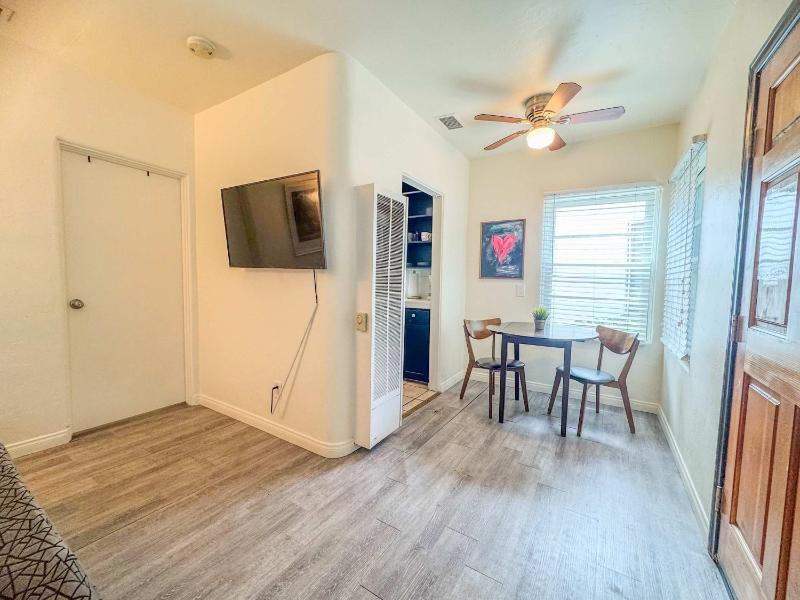 Orange Grove Cottage in Bankers Hill - image 4