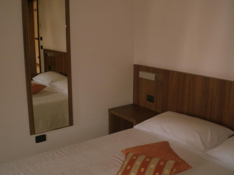 Double Room image 2