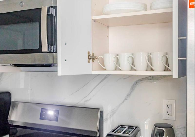 Midtown West 2 Bedroom Furnished Apartment Rental - image 10