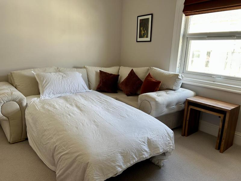 Snug by the Shore in Southsea - image 6