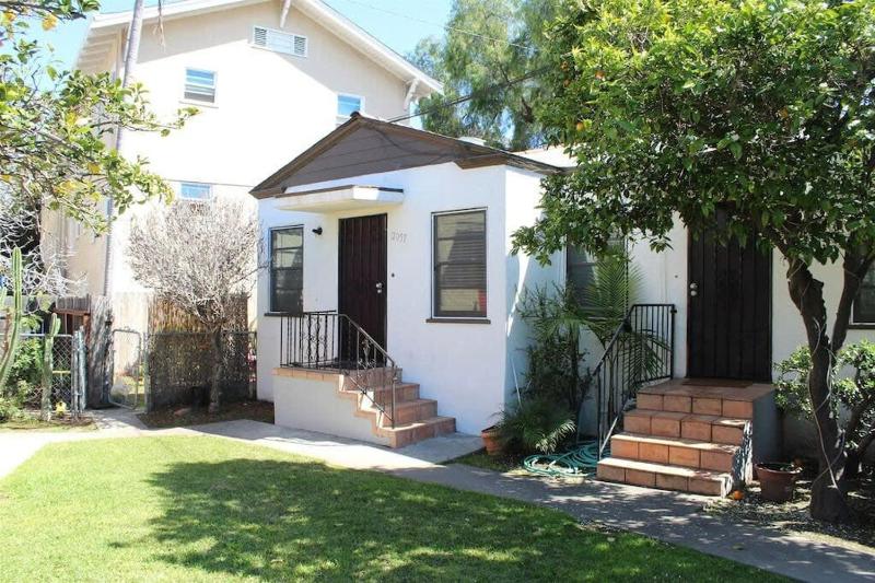 Amazing Cottage - near Little Italy Gaslamp - image 1