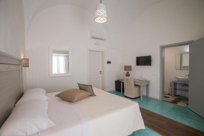 Standard Double Room image 2