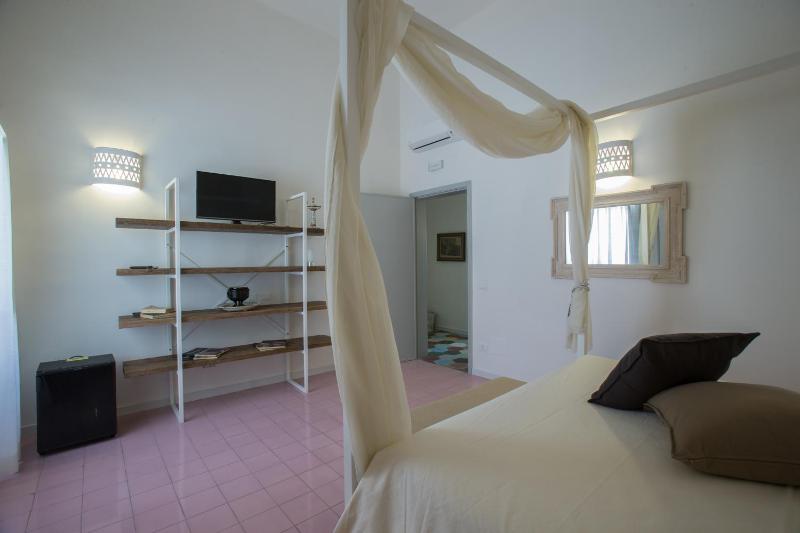 Deluxe Double Room image 3