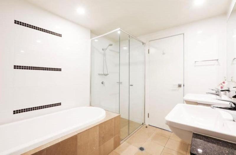 Sierra Broadbeach Apartments - Hosted by Coastal Letting Co. - image 6