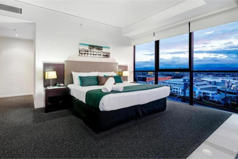 Sierra Broadbeach Apartments - Hosted by Coastal Letting Co. - image 4