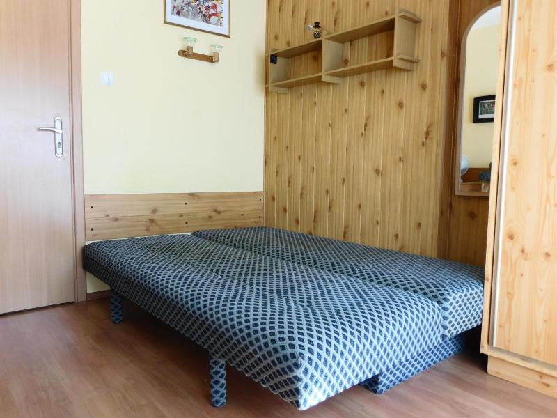Studio with Private External Bathroom image 4