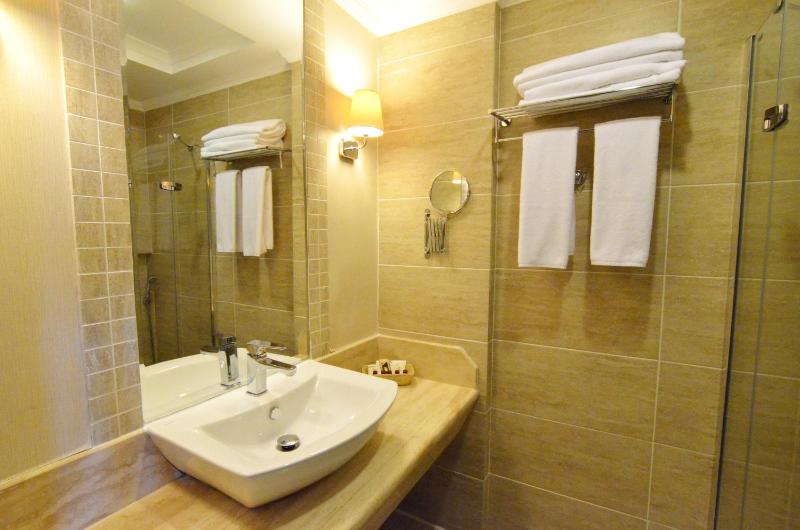 Standard Double or Twin Room with Land View image 3