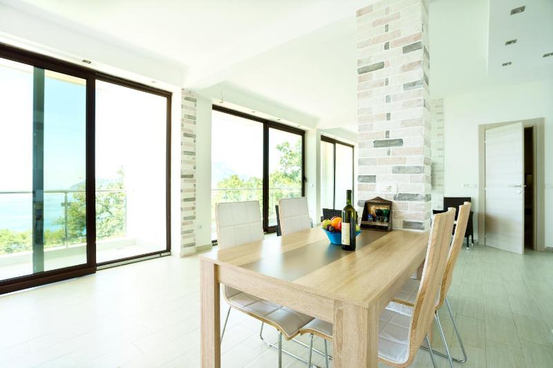 Apartment with Sea View image 2