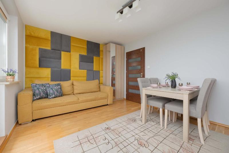 Comfortable Apartment with Air Conditioning and Balcony in the Capital by Noclegi Renters - image 1