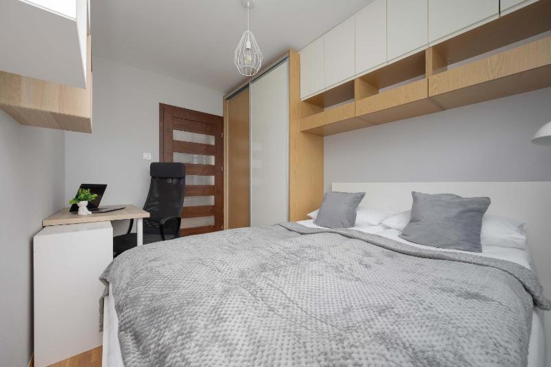 Comfortable Apartment with Air Conditioning and Balcony in the Capital by Noclegi Renters - image 5