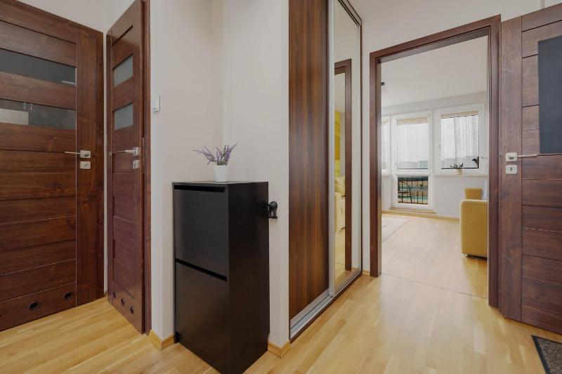 Comfortable Apartment with Air Conditioning and Balcony in the Capital by Noclegi Renters - image 9