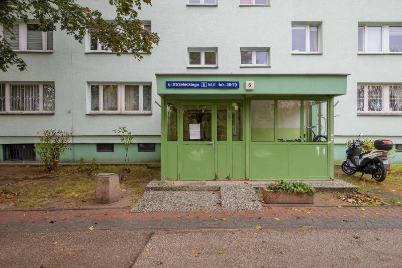 Comfortable Apartment with Air Conditioning and Balcony in the Capital by Noclegi Renters - image 3