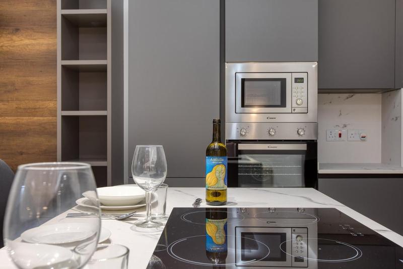 Offshore Suites Apartment in St Julians Centre - image 3