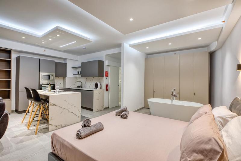 Offshore Suites Apartment in St Julians Centre - image 7