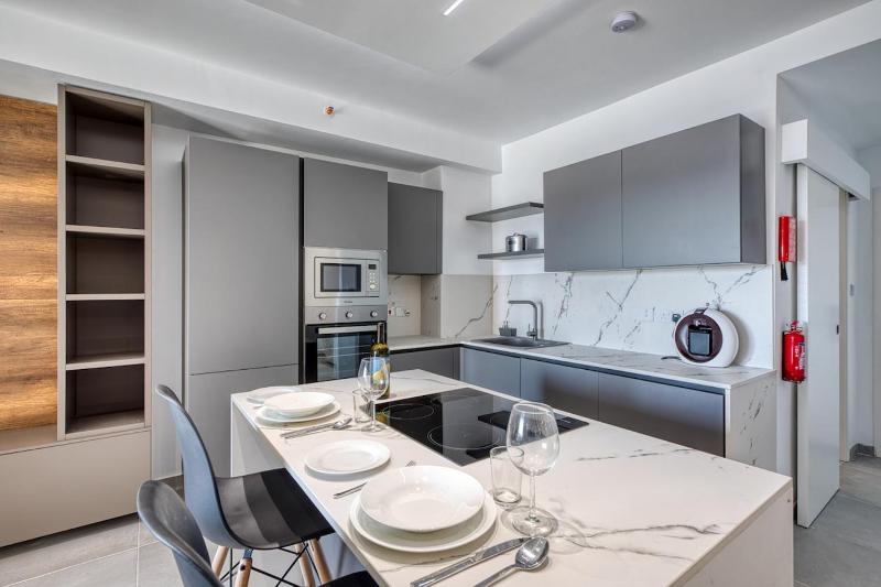 Offshore Suites Apartment in St Julians Centre - image 6