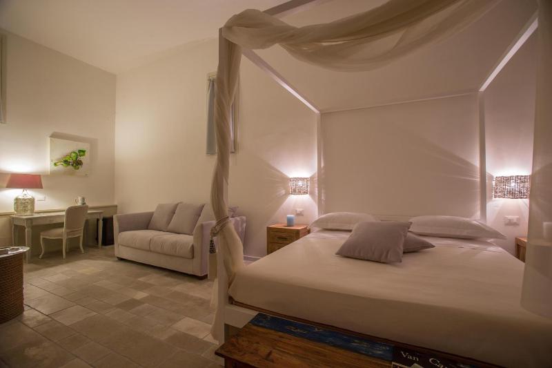 Superior King Room image 2