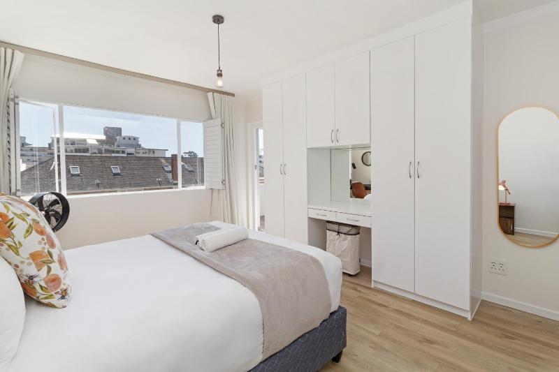 Affordable Comfort in Sea Point Retreat - image 12