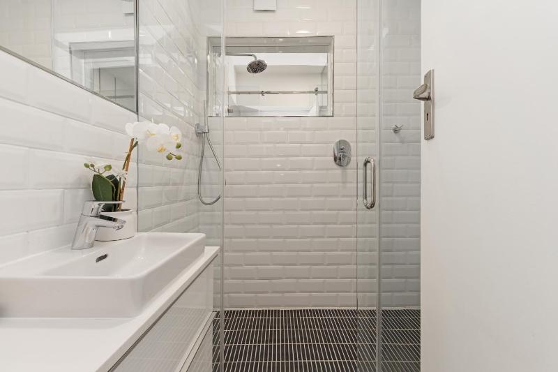 Affordable Comfort in Sea Point Retreat - image 16