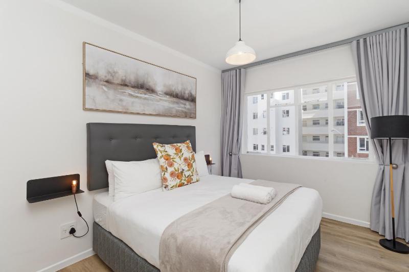 Affordable Comfort in Sea Point Retreat - image 6