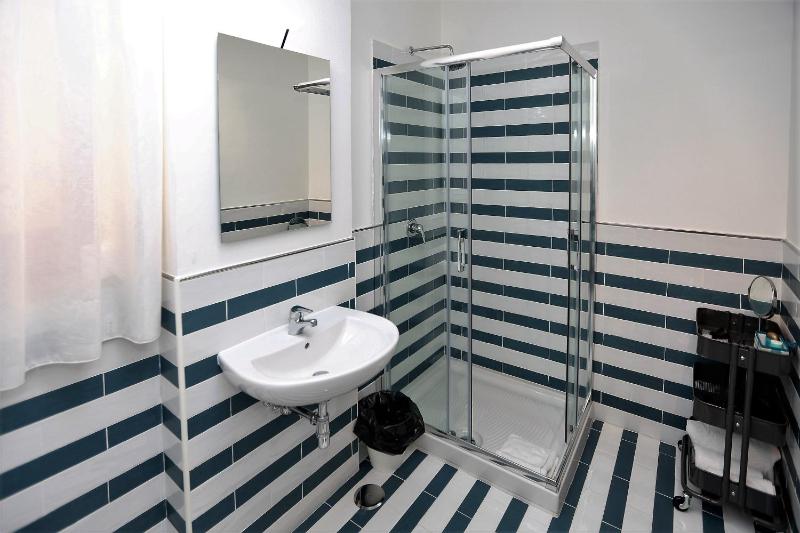 Deluxe Apartment image 2