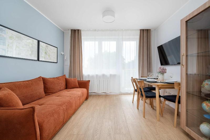 Azure Apartment Teatralna with Air Conditioning in Wrocław by Noclegi Renters - image 18