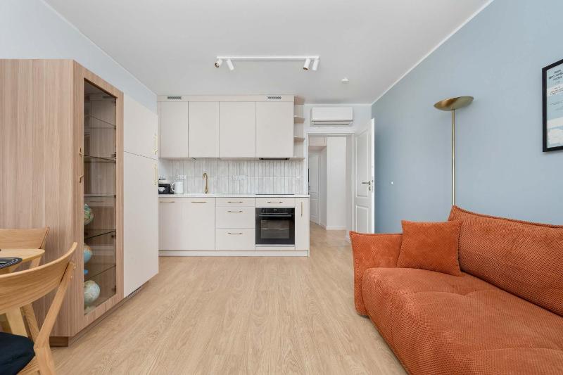 Azure Apartment Teatralna with Air Conditioning in Wrocław by Noclegi Renters - image 29