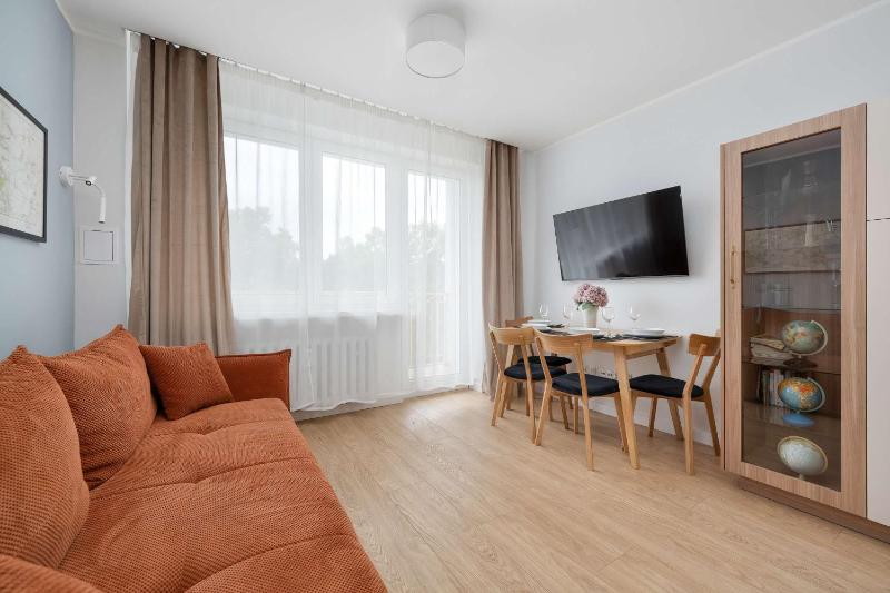 Azure Apartment Teatralna with Air Conditioning in Wrocław by Noclegi Renters - image 13