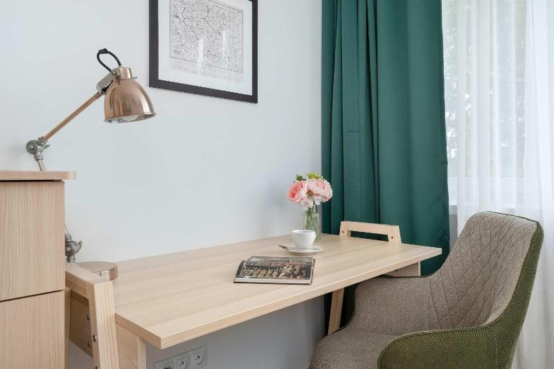 Azure Apartment Teatralna with Air Conditioning in Wrocław by Noclegi Renters - image 7
