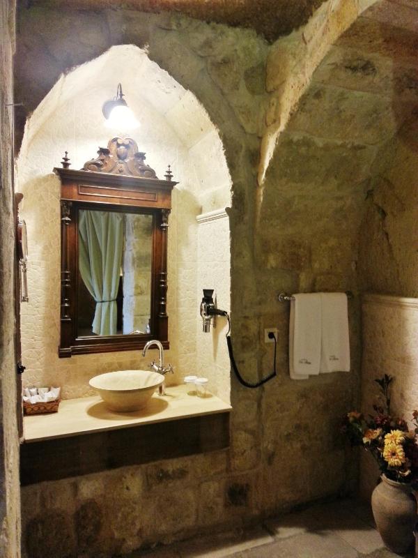 King Cave Suite image 3
