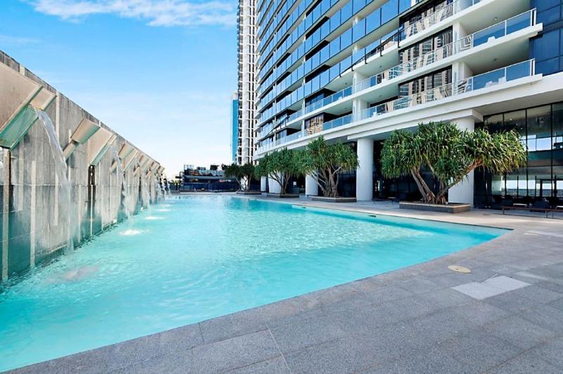Sub-Penthouse Dream in Circle on Cavill - image 14