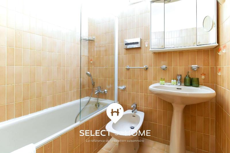 SELECT'soHOME - Duplex avec rooftop à Saint-Clair au Lavandou à quelques pas de la plage - PARCFO-16 - image 3