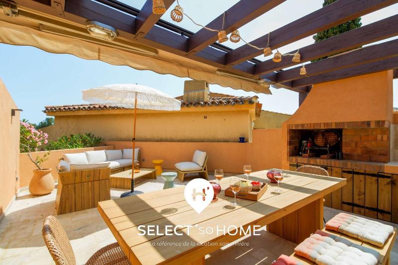 SELECT'soHOME - Duplex avec rooftop à Saint-Clair au Lavandou à quelques pas de la plage - PARCFO-16 - image 2