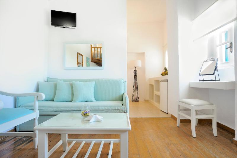 Family Room with Sea View image 2