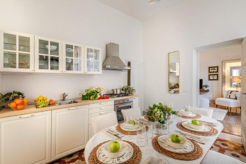The Frescoed Tale 3 Bedrooms Apartment - image 10