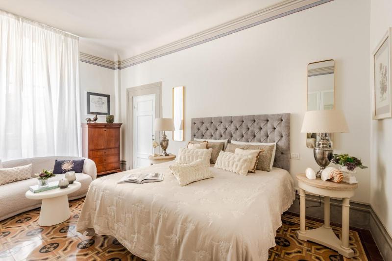 The Frescoed Tale 3 Bedrooms Apartment - image 36