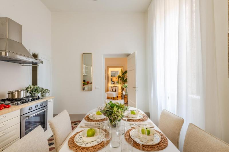 The Frescoed Tale 3 Bedrooms Apartment - image 7