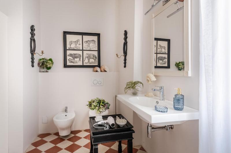 The Frescoed Tale 3 Bedrooms Apartment - image 13