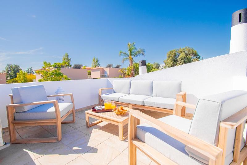 Casa Thea family villa with private heated swimm - image 11