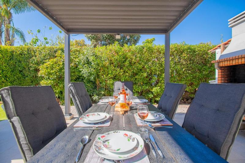 Casa Thea family villa with private heated swimm - image 4