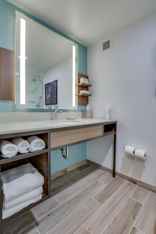 Hilton Garden Inn Louisville Airport - image 12
