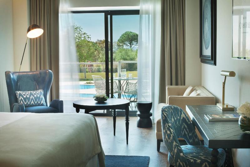 Superior Deluxe Room image 3