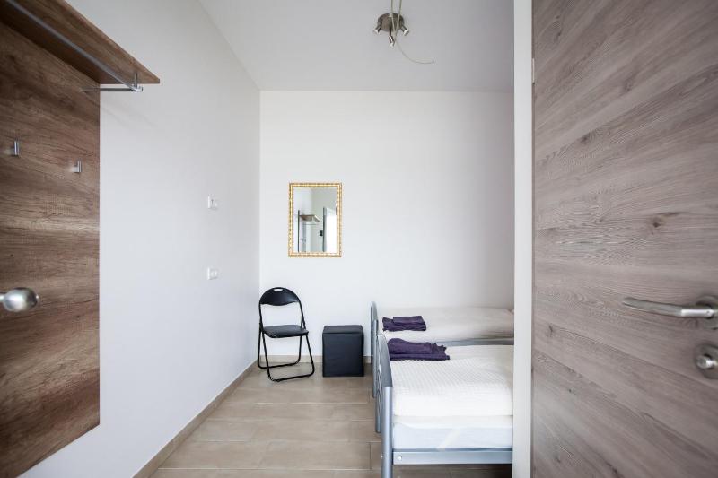 Twin Room image 2
