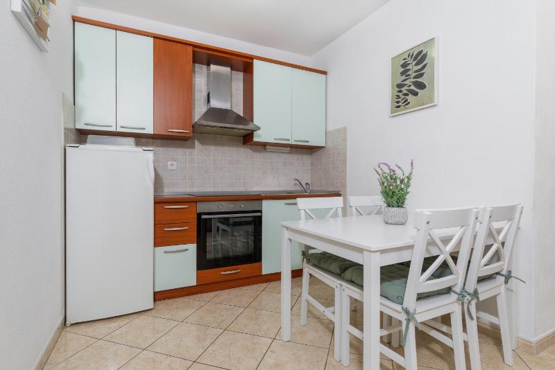Apartments and rooms by the sea Brela Makarska - 2752 - image 2