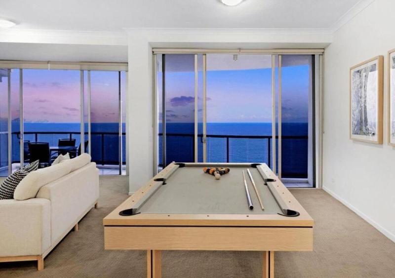 Level 45 Sub-Penthouse in Towers of Chevron - Hosted by Coastal Letting Co. - image 4