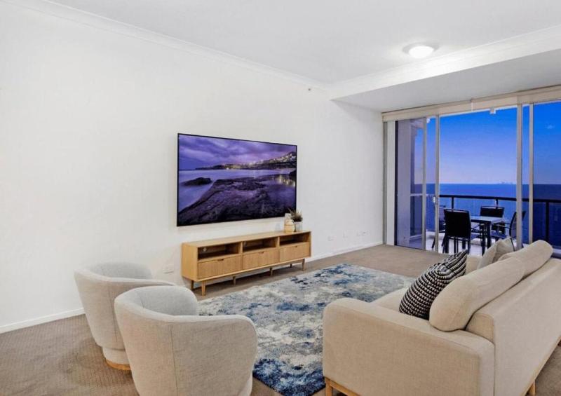 Level 45 Sub-Penthouse in Towers of Chevron - Hosted by Coastal Letting Co. - image 15