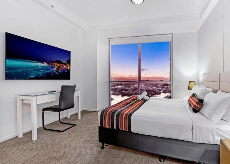 Level 45 Sub-Penthouse in Towers of Chevron - Hosted by Coastal Letting Co. - image 7