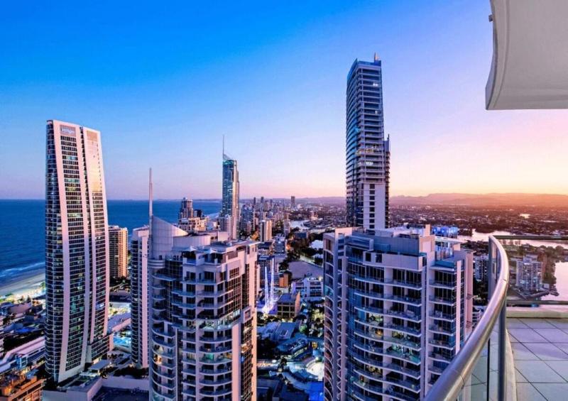 Level 45 Sub-Penthouse in Towers of Chevron - Hosted by Coastal Letting Co. - image 1
